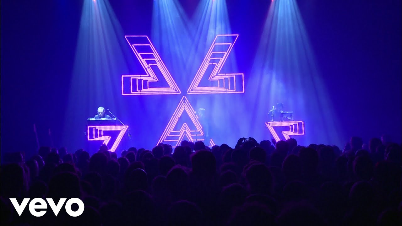 CHVRCHES - By The Throat (Live At Ancienne Belgique / 2013)