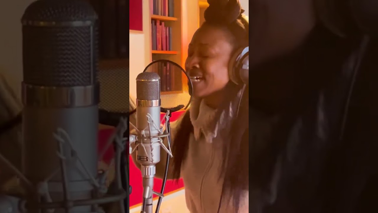 Here’s a little flashback to the session I did with the fabulous Roachford and Jimmy Hogarth 🫶🏾🖊️🎵
