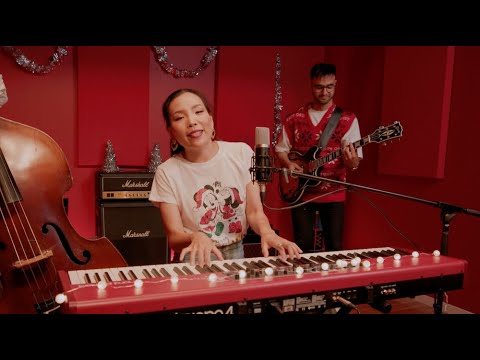 Dami Im - Santa Clause Is Coming To Town (Official Video)