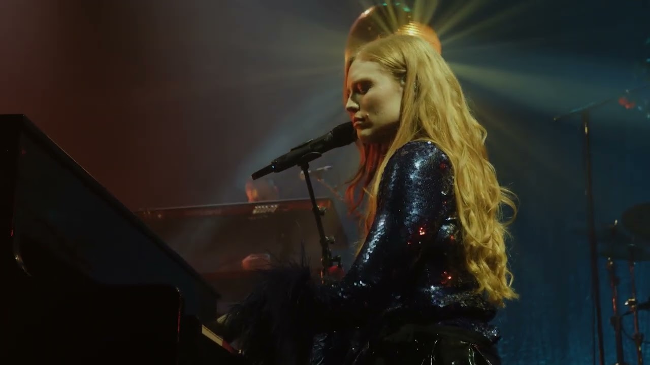 Freya Ridings - Face In The Crowd (Live at The Apollo) 💫