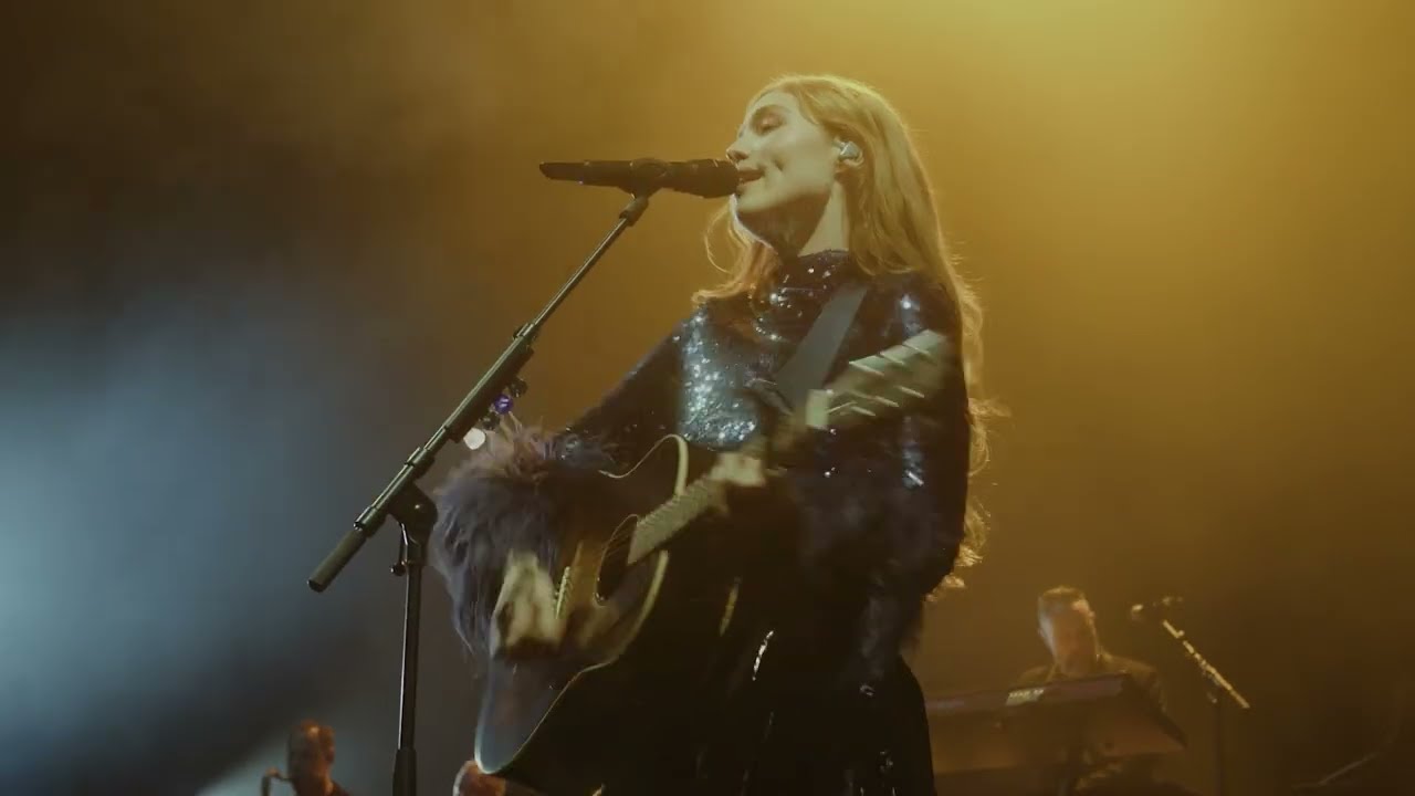Freya Ridings - Bitter (Live at The Apollo) 🍊