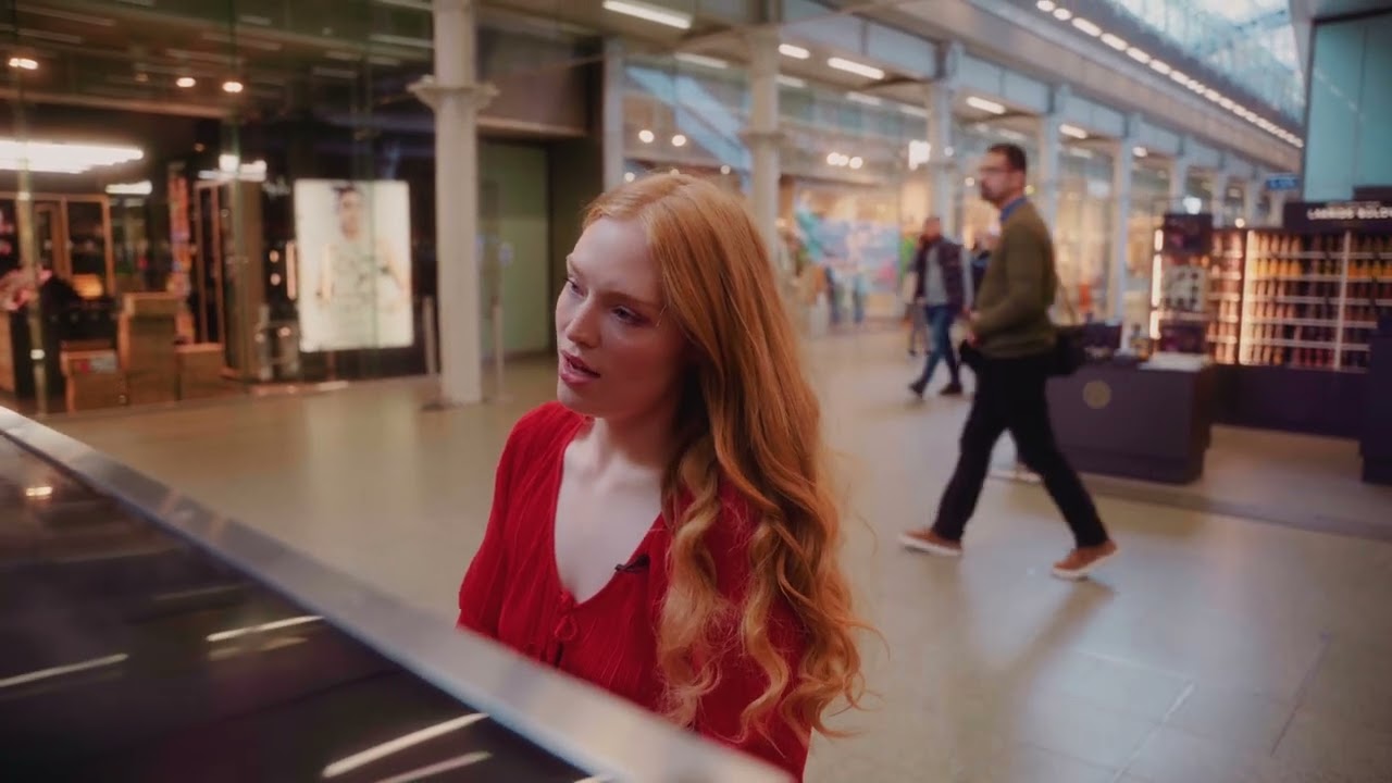 Freya Ridings - Face In The Crowd (Live from St Pancras Station) 🚂