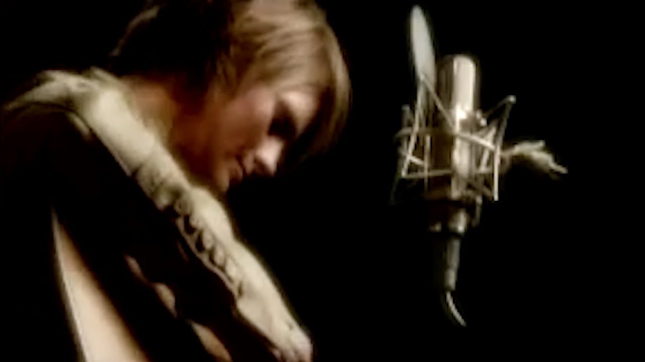Shawn Colvin - "These Four Walls" (Live Acoustic)
