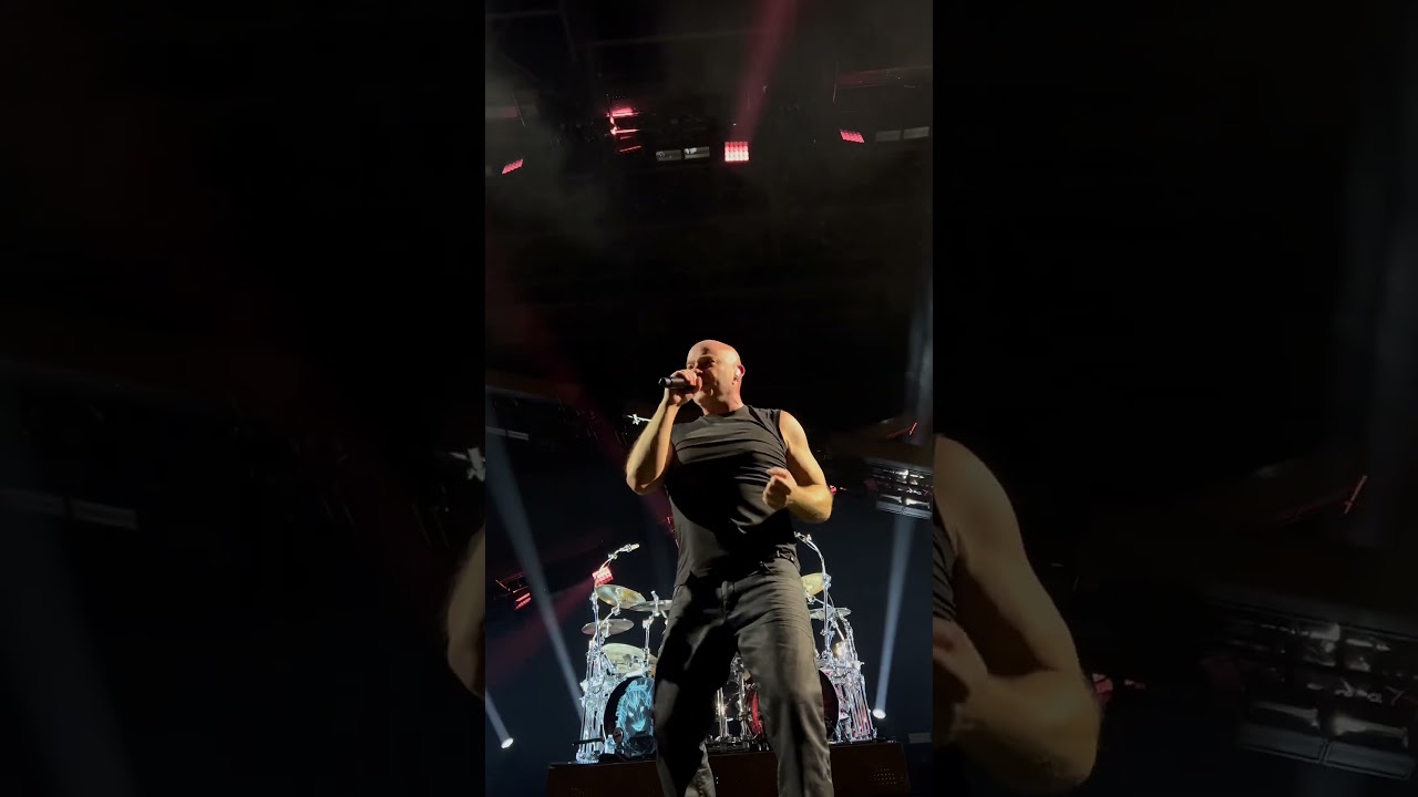 Look inside and see what you’re becoming…#disturbed #takebackyourlifetour #thevengefulone #livemusic