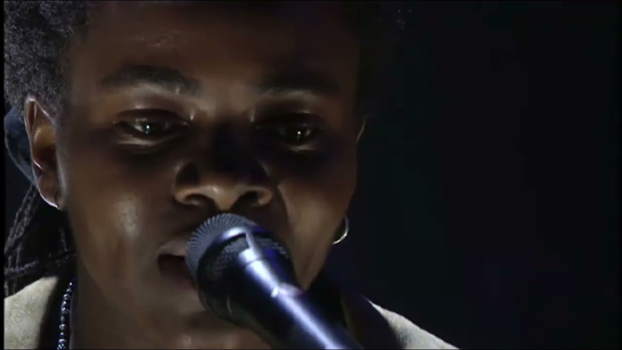 Tracy Chapman - Behind The Wall ( a Capella )