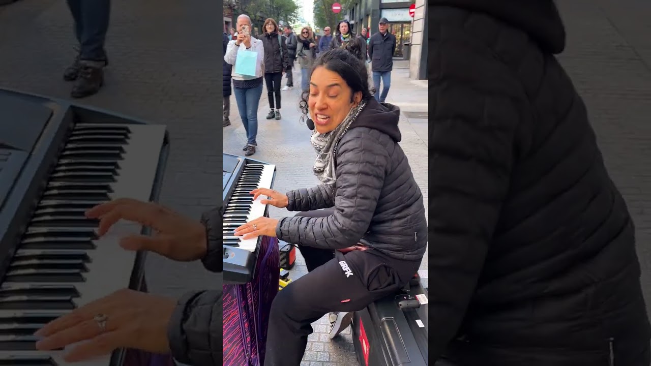 "Loca" Pianista en las calles de Madrid