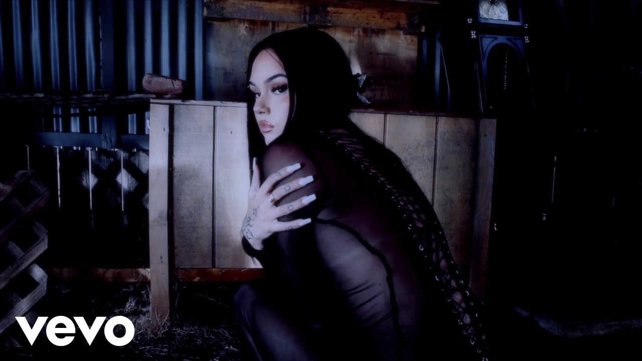 Maggie Lindemann - rip my heart out (Lyric Video)