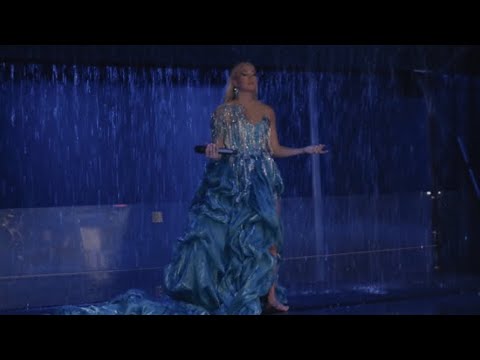 Carrie Underwood’s REFLECTION: Behind The Scenes!