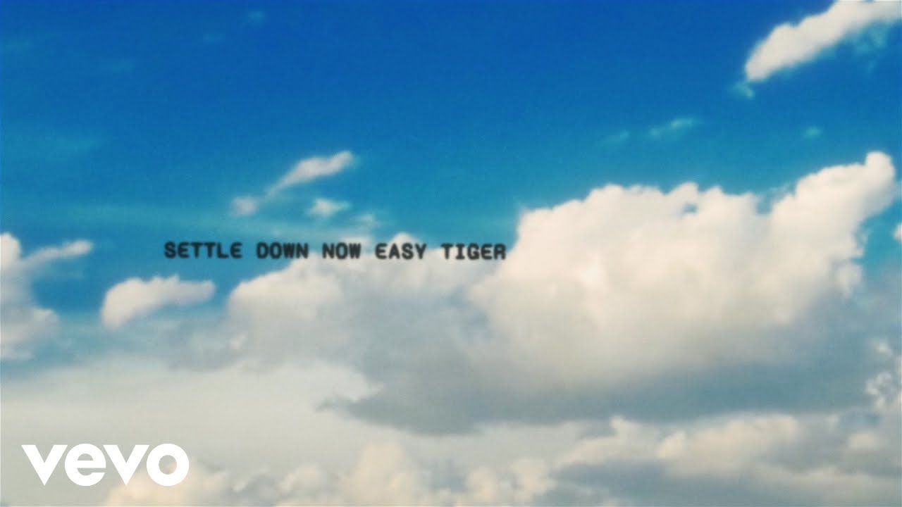 Holly Humberstone - Easy Tiger (Lyric Video)