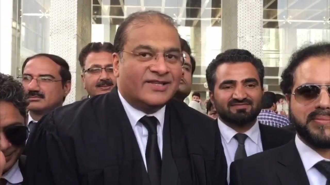 Imran Khan’s Lawyer Salman Safdar Media Talk outside Islamabad High Court