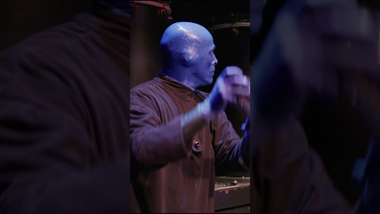 Ever had a Blue Man colada? 🍹 #piñacolada #bartender #bluemangroup