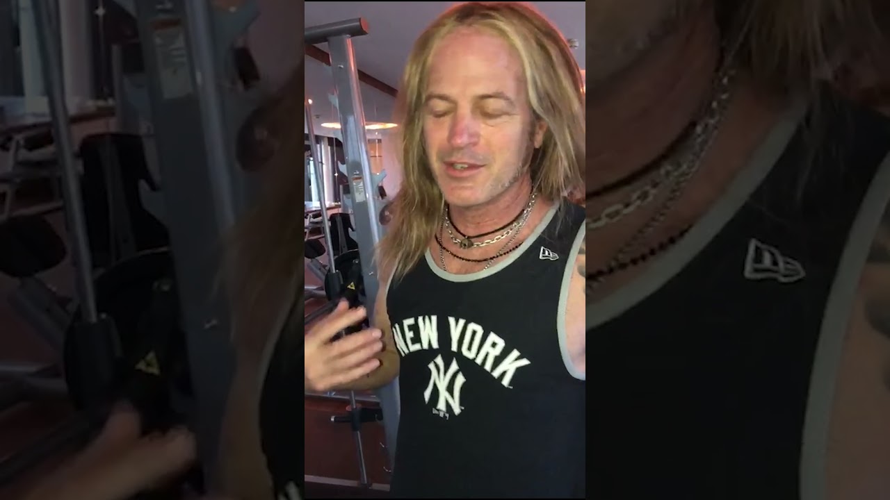 Eat sausages and workout! 🏋️ #thedeaddaisies #workout #mondaymotivation