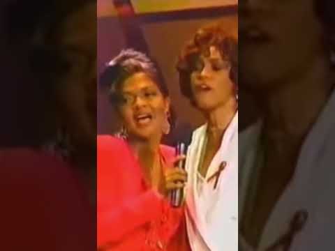 Whitney joined her good triends The Winans to sing "It's Time" on the Essence Awards in 1992.