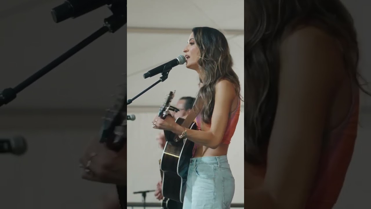 If ya dig pure country, here’s a little Neon Baby live from #tortugafest 💖🐢🏝️🏄🏻‍♀️ #country