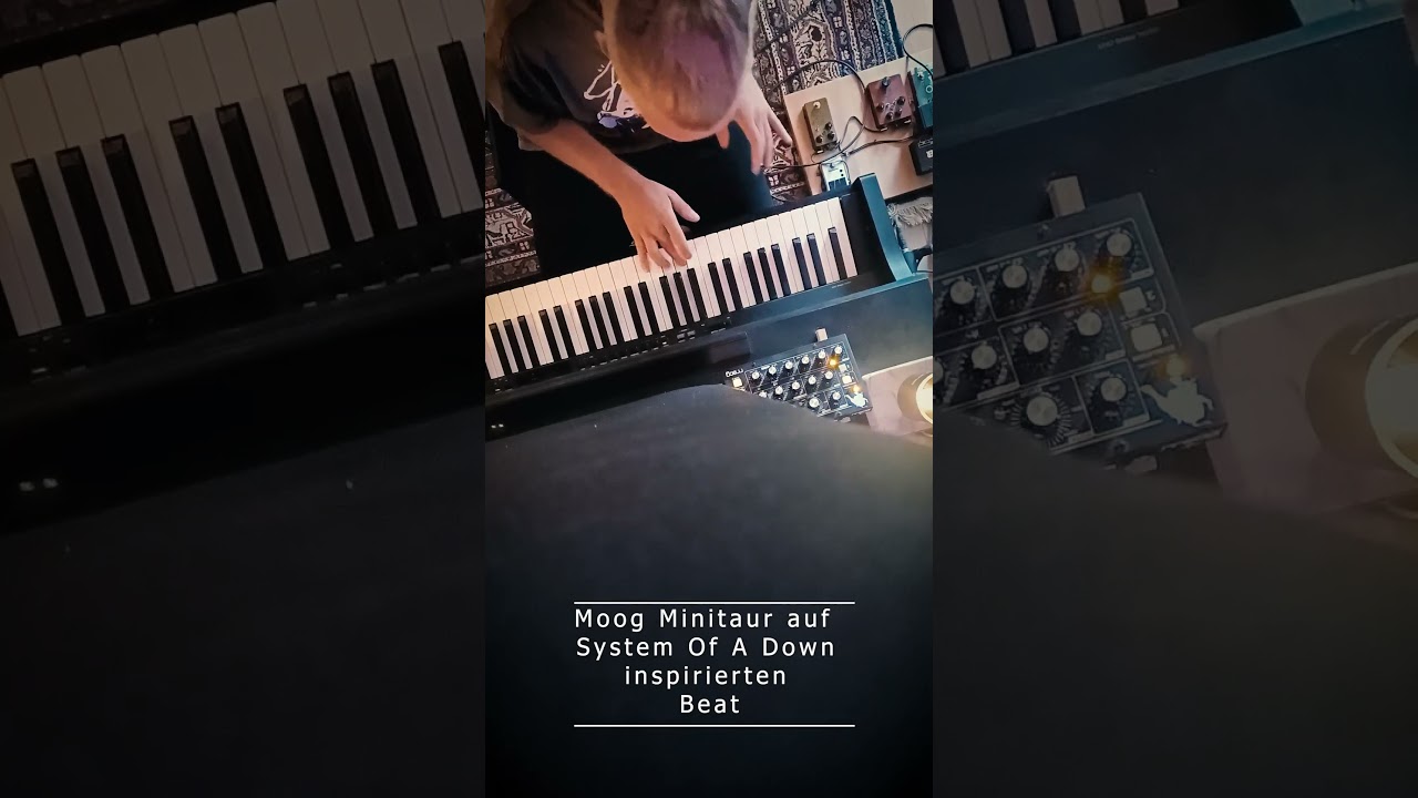 Kaot steuert Moog Minitaur mit Piano an und bebasst damit einen Saz-Beat