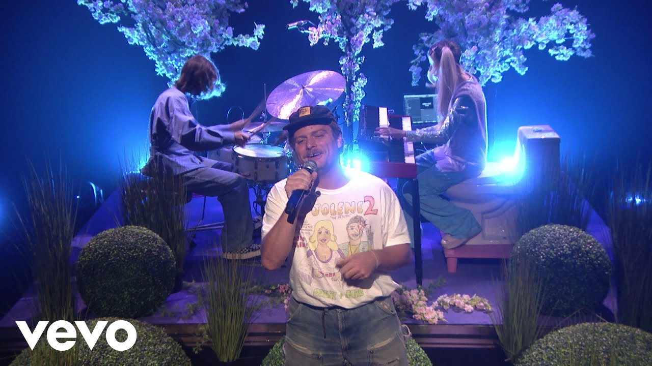 DOMi & JD BECK - TWO SHRiMPS (The Tonight Show Starring Jimmy Fallon) ft. Mac DeMarco