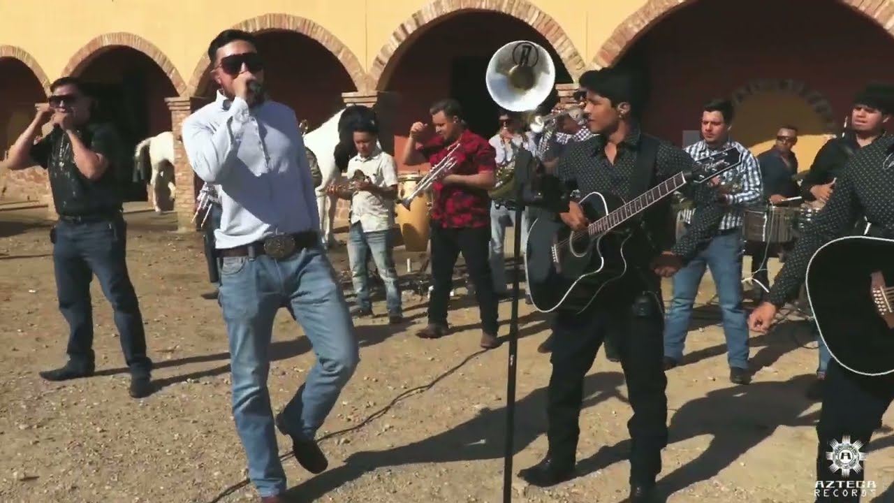 Banda La Recia Ft. Grupo Xtintos - El Corrido de Manuelito (En Vivo)