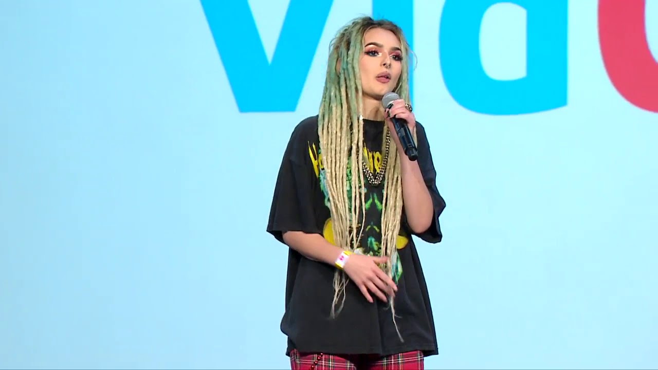 Zhavia performing her new song at VidCon
