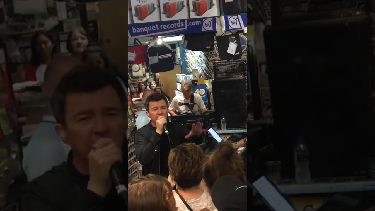 Happy #RecordStoreDay 💿 A fun gig at @banquetrecords back in 2016!
