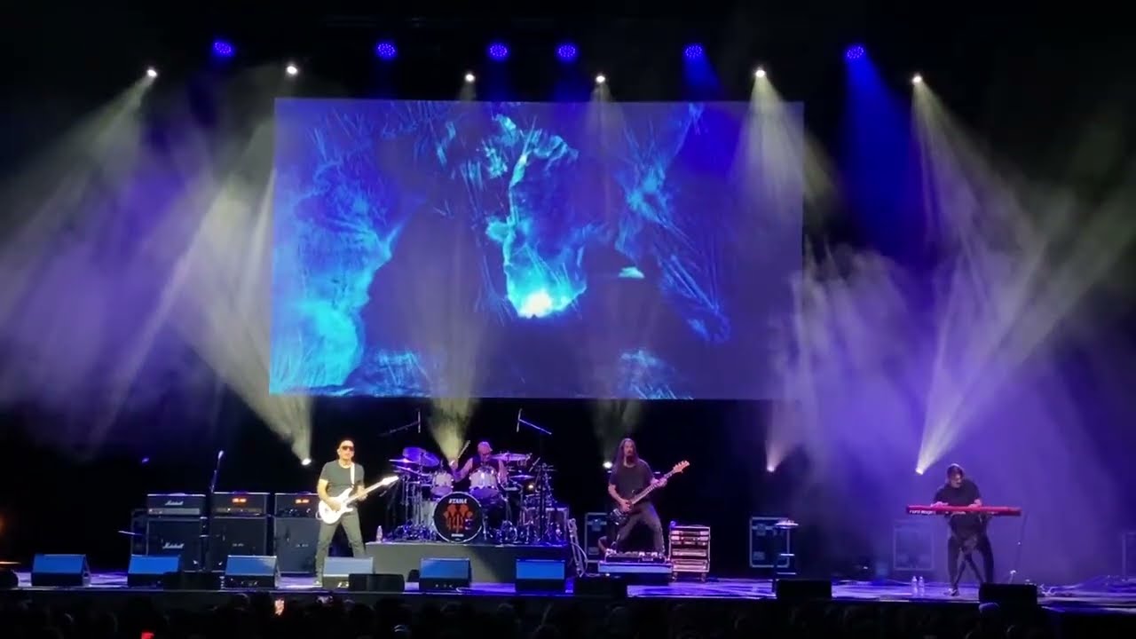 Joe Satriani's Birthday Shoutout To Rai Thistlethwayte + Solo From Bryan Beller in Cincinnati