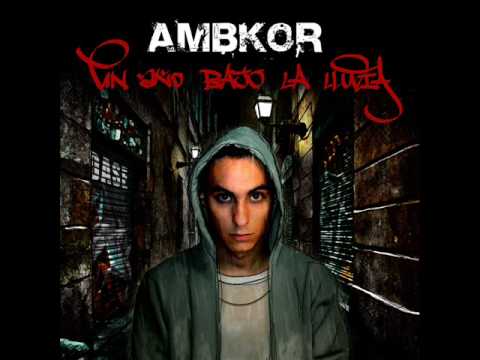 11. Ambkor - El juego de tu vida (Skit) [Un año bajo la lluvia]