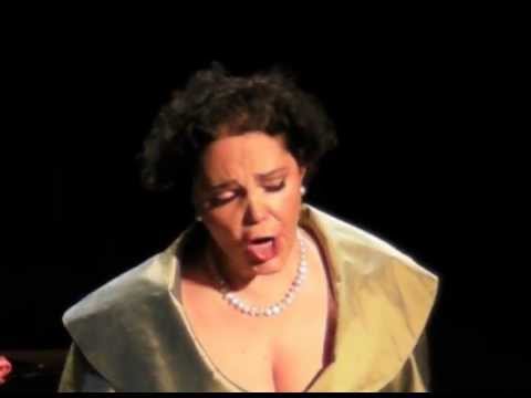 Isabelle Henriquez sings Mompou - La Fausse Morte