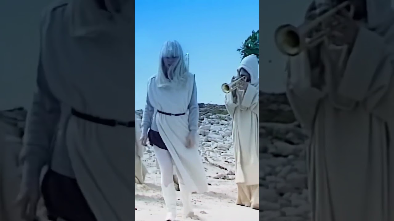 Come sit on the sands of the 𝓘𝓼𝓵𝓪𝓷𝓭 𝓞𝓯 𝓛𝓸𝓼𝓽 𝓢𝓸𝓾𝓵𝓼… 🏝️ #blondie #musicvideo #80s