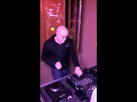 Playing with the effects on Pioneer Mixer DJM750
