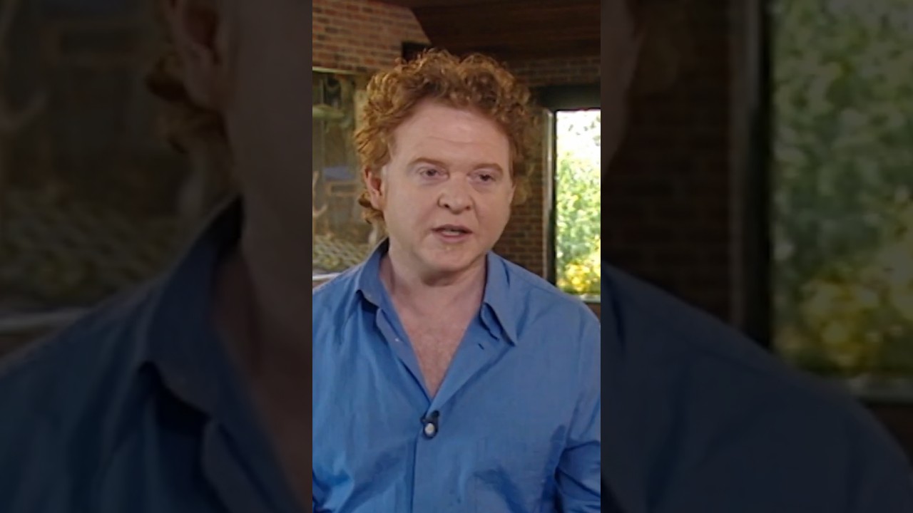 Mick talks about his sudden fame and #HoldingBackTheYears becoming a US No.1 single. #SimplyRed