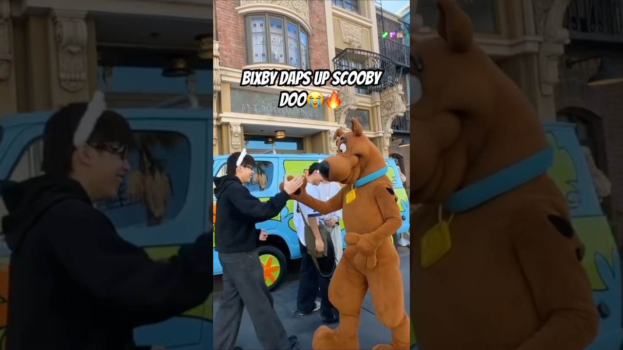 Bixby daps up Scooby Doo 😭🔥 #bixby #twitch #singer #scoobydoo #shorts #fyp