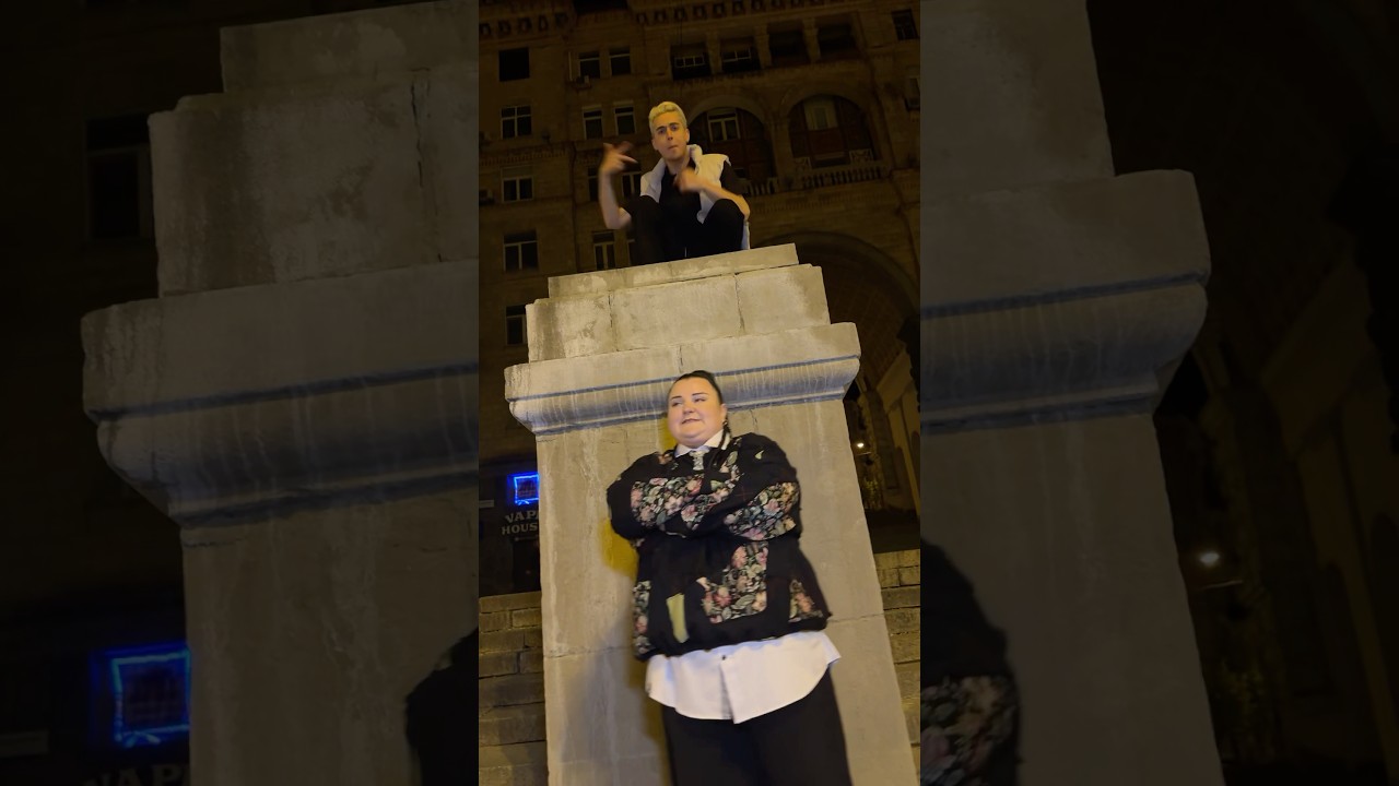 Чому вона не читає? Who knows what’s going on here?​⁠ @alyonaalyona 🪩