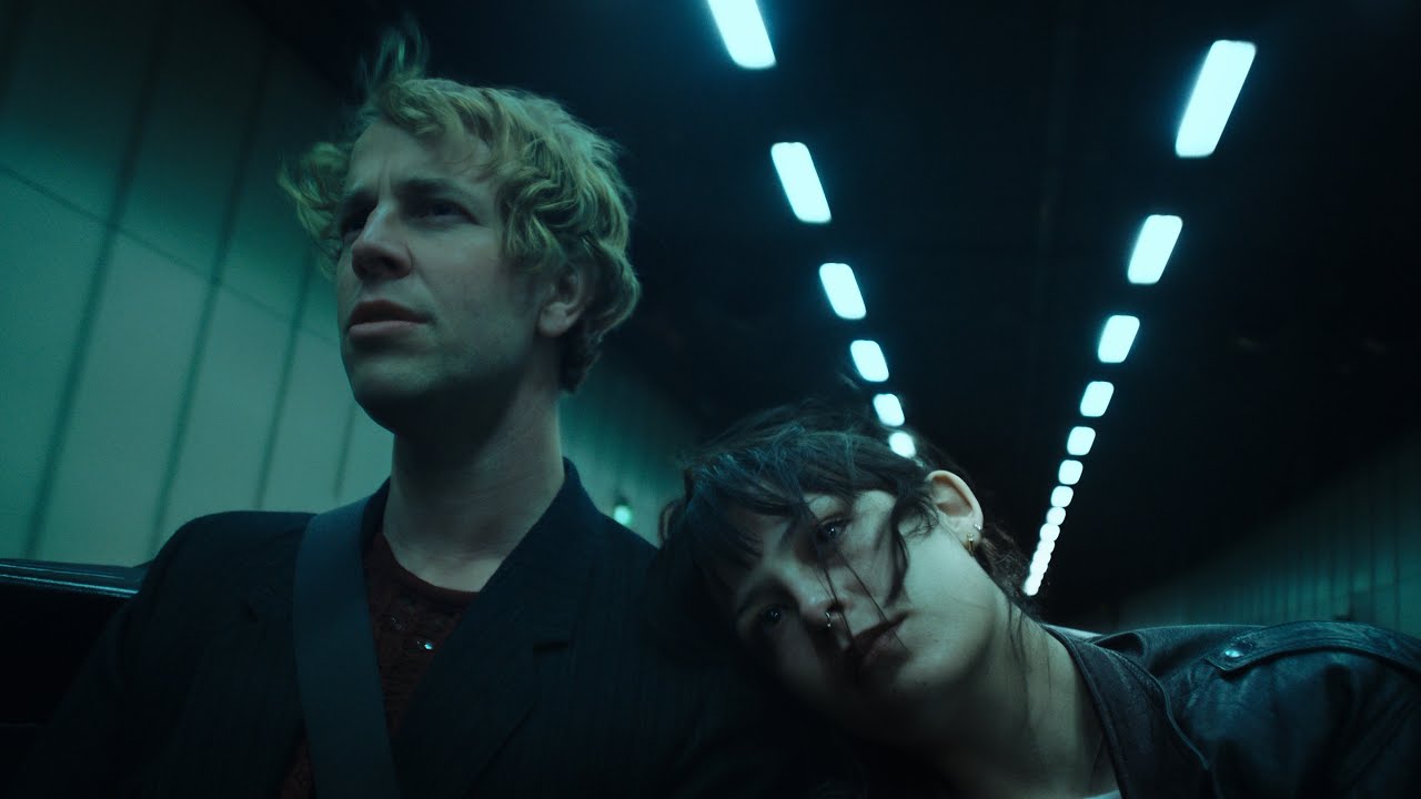 Tom Odell - Don't Cry, Put Your Head On My Shoulder (Official Music Video)